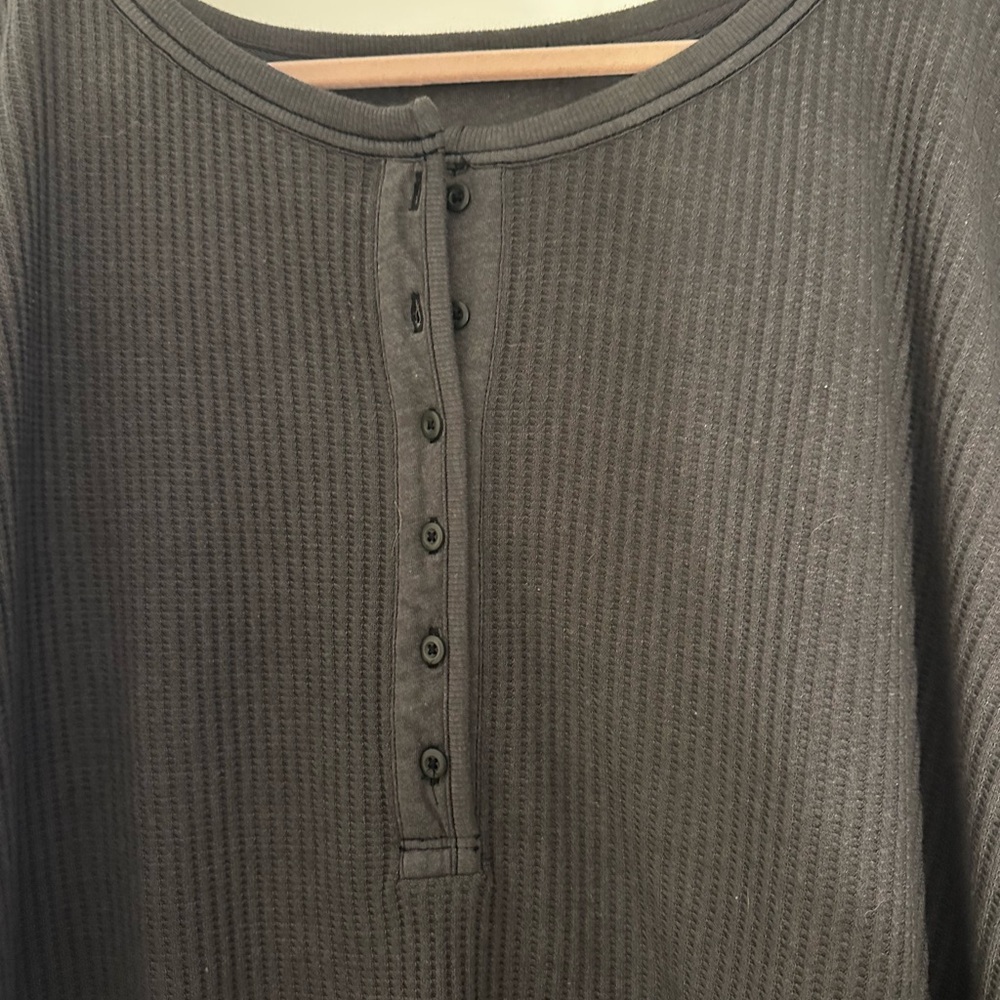 NWOT aerie Charcoal Waffle Henley Top - Picture 4 of 6